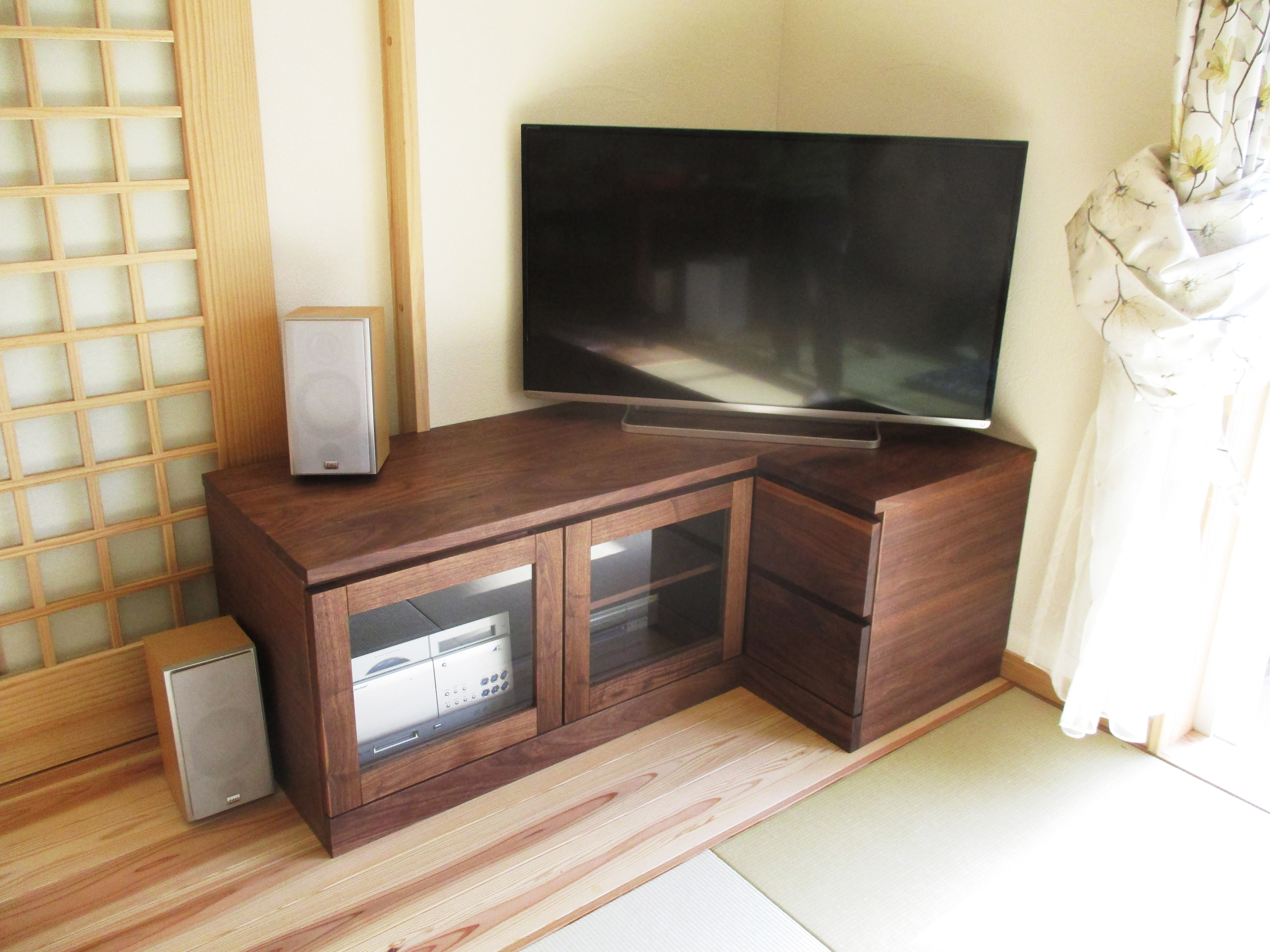 TVボードL型 （ウォルナット） | オーダー家具 | 事例集 | 西宮